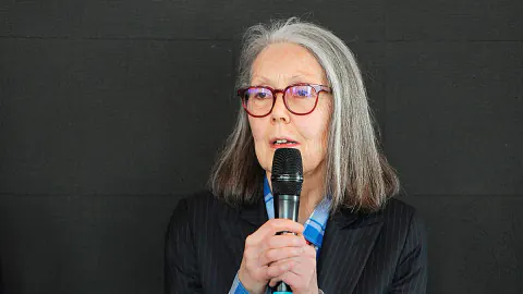 Anne Carson: Antik Mitleri Modern Şiirin Diliyle Yeniden Yazan Usta