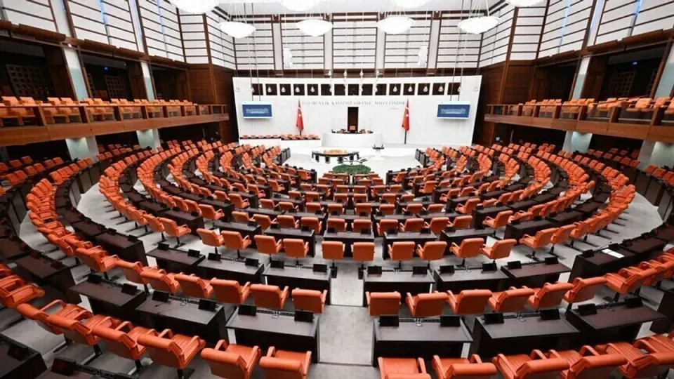 12. Yargı Paketi ile Adliyelerde Yeni Dönem: Duruşma Süreleri ve Bilirkişi Sistemi Değişiyor görseli