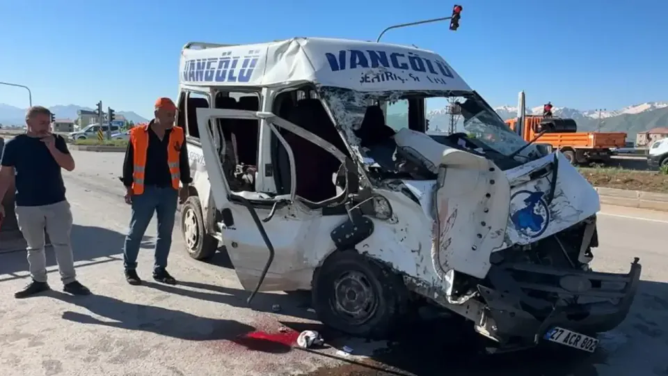 Hakkari Yüksekova'da Feci Kaza: 3 Kişi Hayatını Kaybetti görseli