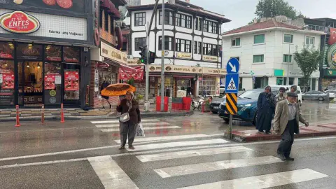 Afyonkarahisar'da Dolu Yağışı: Tarım Arazileri Beyaza Büründü