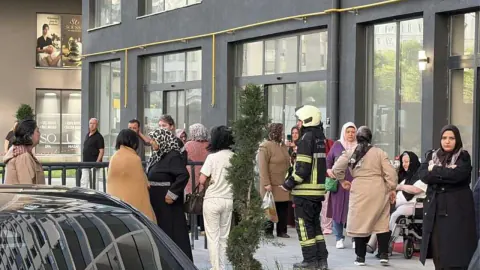 Kayseri'de 20 Katlı Binada Yangın Alarmı Paniği: Binlerce Kişi Sokağa Döktü