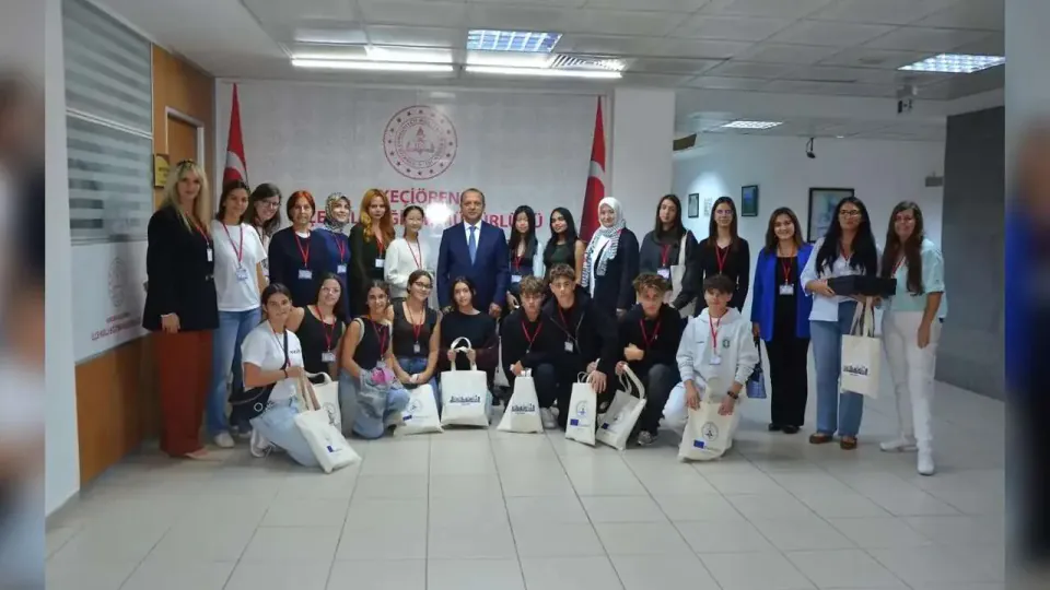 Keçiören'de Erasmus+ DIGI-LEAD: Avrupalı Öğrenci ve Öğretmenler Müdür Şahin'i Ziyaret Etti görseli