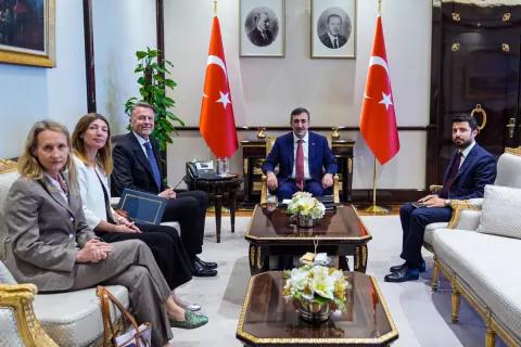 Cevdet Yılmaz'dan 4 büyükelçiye mesaj: "İlişkilerimizi derinleştiriyoruz"