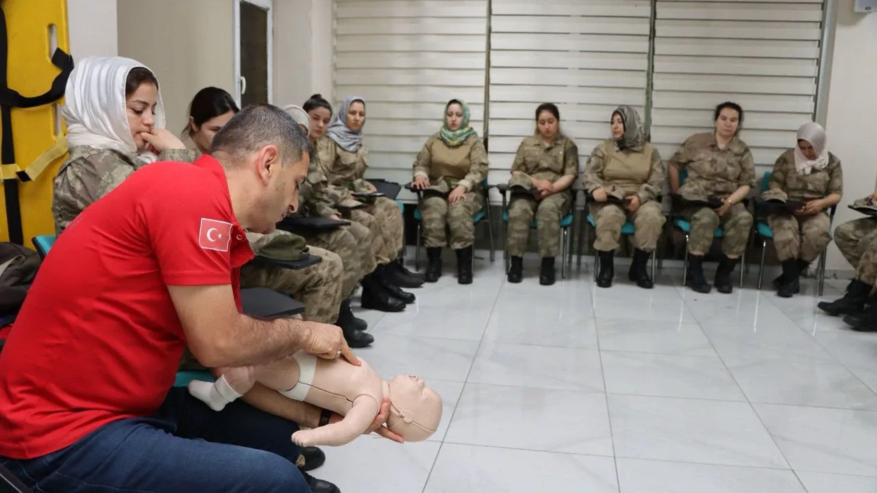 Şanlıurfa'da Kadın Güvenlik Korucularına Hayat Kurtaran Eğitim Şanlıurfa'da Kadın Güvenlik Korucularına Hayat Kurtaran Eğitim