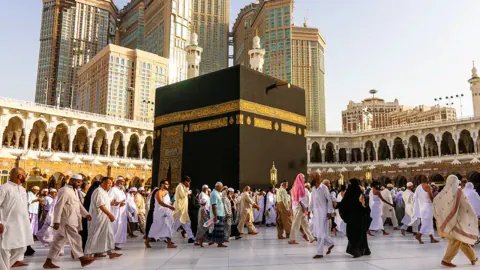 Suudi Arabistan'dan Çok Girişli Umre Vizesi: 365 Gün Geçerlilik