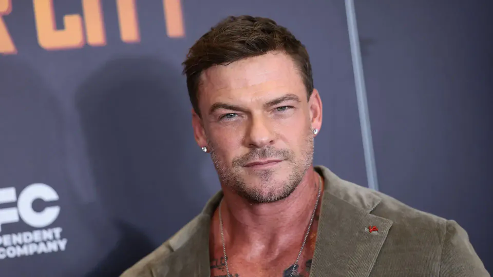 Alan Ritchson 20 Yıllık Evliliğini Sonlandırdı: 'Birlikte Büyüdük, Ayrı Yollar'a Gidiyoruz' görseli