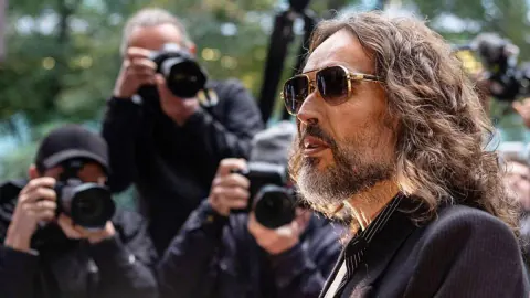 Russell Brand'a Karşı Dördüncü İddia Mahkemede Anlatıldı: 2004-2005 Capital Radio Olayı