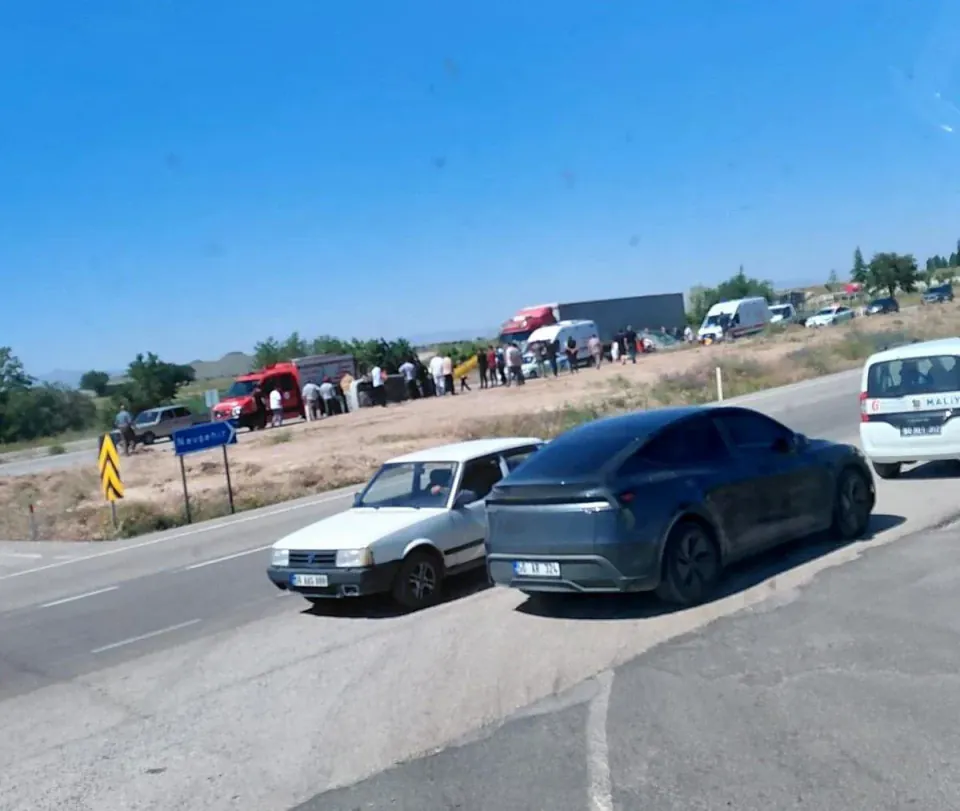 Nevşehir Acıgöl'de Trafik Kazası: Boğaz Köyü Girişinde 4 Yaralı görseli