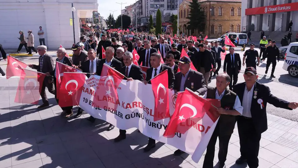 Yozgat'ta 19 Eylül Gaziler Günü'nde "Kahramanlarla Kardeşlik Yolunda" yürüyüşü görseli