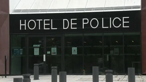 Amiens Polis Karakolunda Boru Hatası: Yağmur Suyu İçme Musluklarına Bağlanmış, 15 Polis Hasta