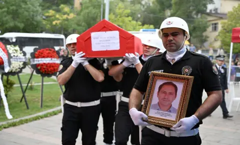 Şehit Polis Batuhan Sarıyalçınkaya Şebinkarahisar'da toprağa verildi: 'Vatan için canını feda etti'