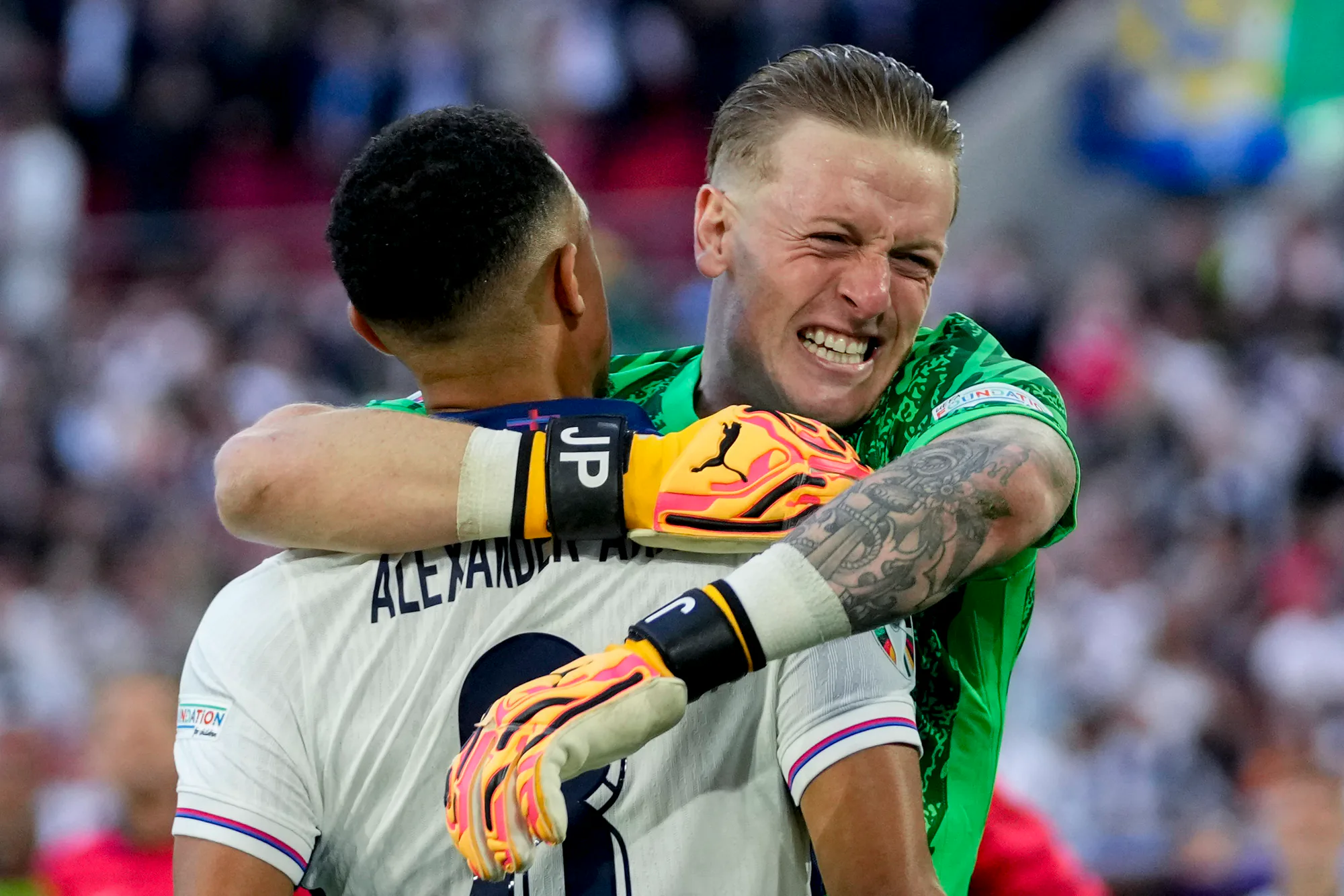 Jordan Pickford'un Su Şişesindeki Gizem: Stratejik Notlar Jordan Pickford'un Su Şişesindeki Gizem: Stratejik Notlar