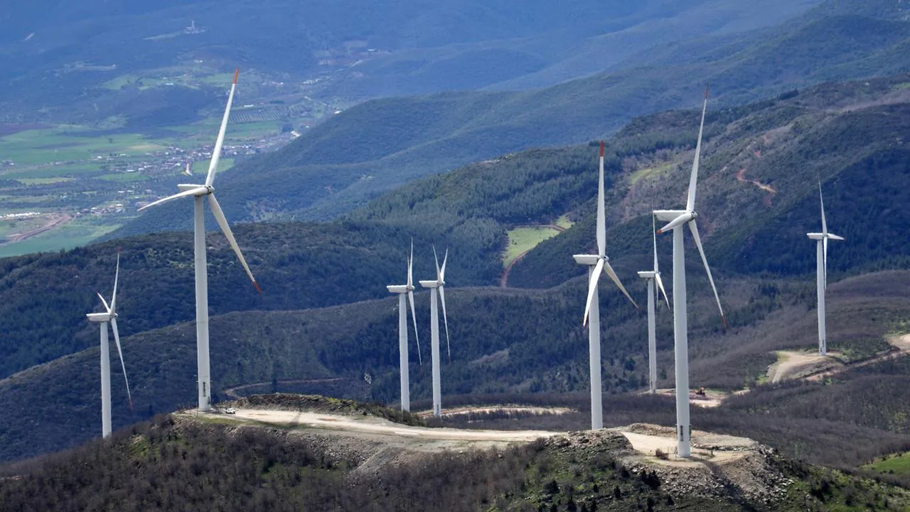 Türkiye'nin Enerji Dönüşümünde Yeni Hedef: Rüzgar Kapasitesi Artıyor Türkiye'nin Enerji Dönüşümünde Yeni Hedef: Rüzgar Kapasitesi Artıyor
