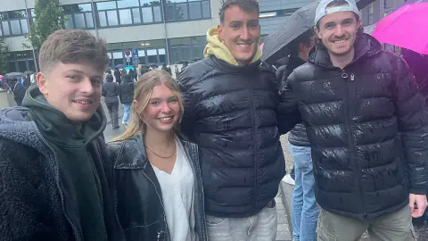 Joko ve Klaas Paderborn'da: 100 Bin Euro'luk Canlı Quiz Geçesi ve Günden Önce Kuyruk Oluşturan Hayranlar