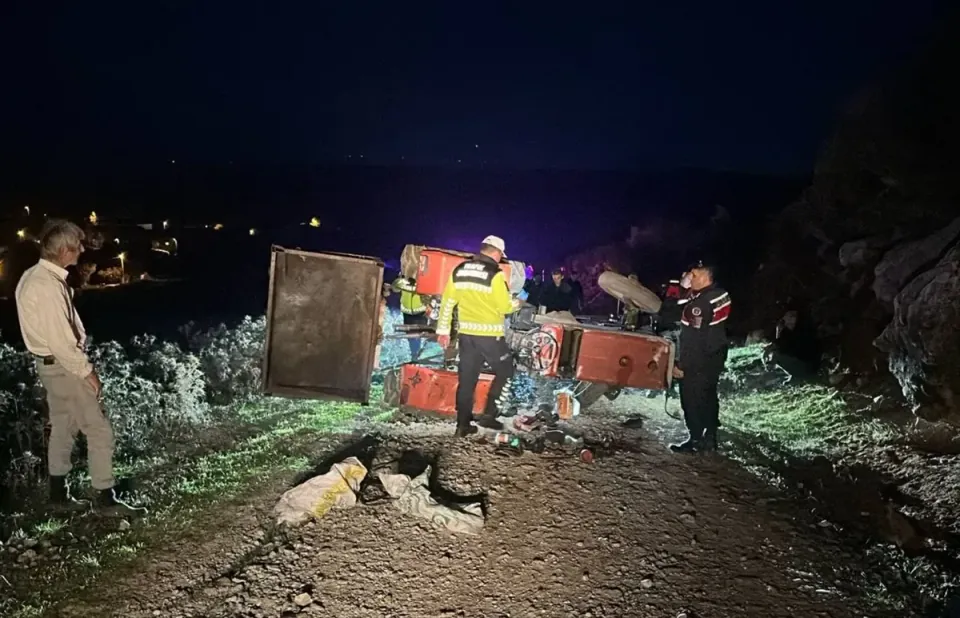 Bilecik'te traktör devrildi: Sürücü can verdi görseli