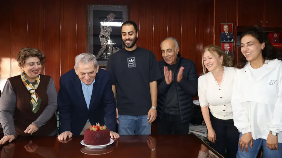 Prof. Dr. Habib Akdoğan ve oğlu Utku, Çorum Haber'in 42. yılını ve Yolyapar'ın 57. yılını kutladı görseli