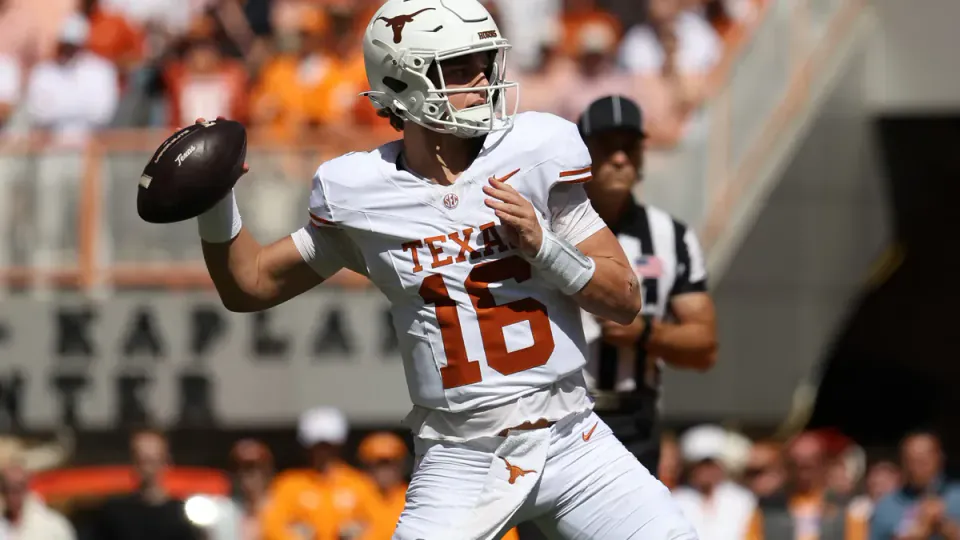 Red River Rivalry Bugün: 1 Numaralı Texas, Oklahoma'ya Karşı Cotton Bowl'da görseli
