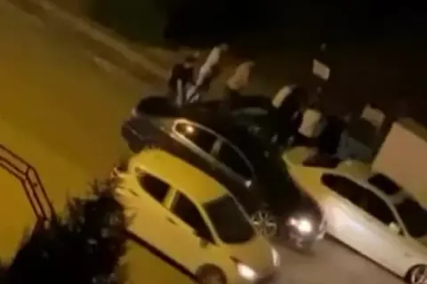 Ankara Sincan'da Sokak Ortasında Kavga: Çevredeki Vatandaşlar Müdahale Etti Ankara Sincan'da Sokak Ortasında Kavga: Çevredeki Vatandaşlar Müdahale Etti