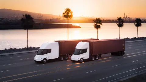 Tesla Semi Seri Üretime Geçti: Yıllık 50 Bin Kapasite ve İlk Müşteriler Açıklandı