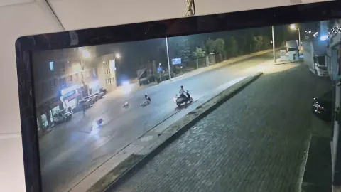 Eskişehir'de Motosikletli Yayaya Çarptı: 16 Yaşındaki Çocuk Yaralandı