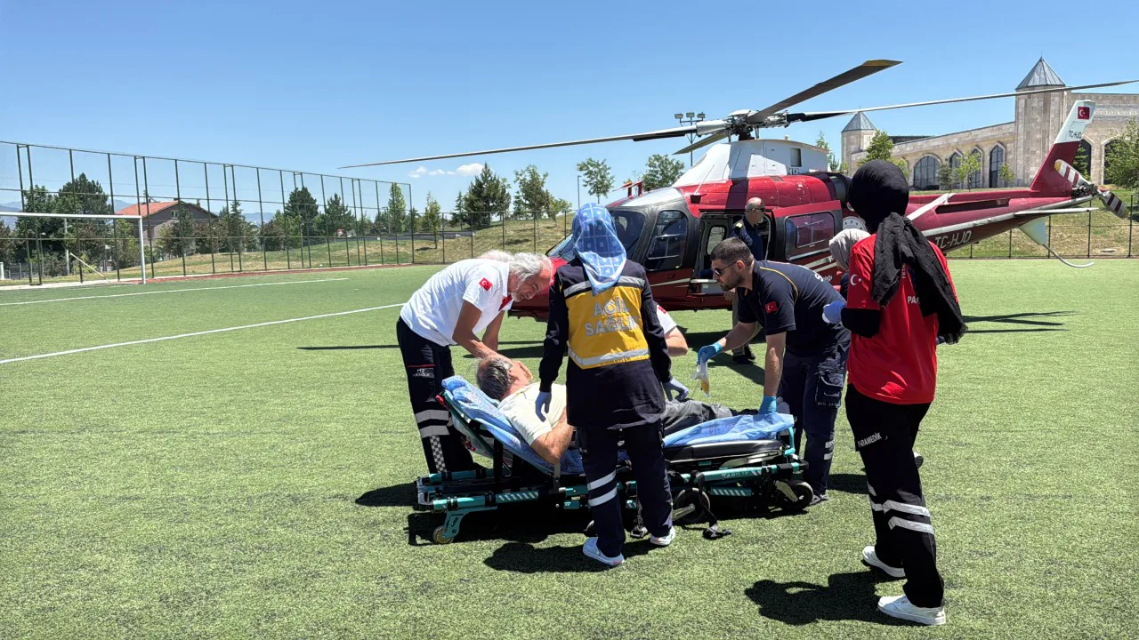 Seydişehir'de kalp krizi alarmı: Hasta hava ambulansı ile Konya'ya sevk edildi Seydişehir'de kalp krizi alarmı: Hasta hava ambulansı ile Konya'ya sevk edildi