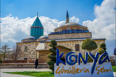 Konya'da Yarım Asırlık Zanaat: 12 Metrekarelik Dükkanda Terzilik Hikayesi