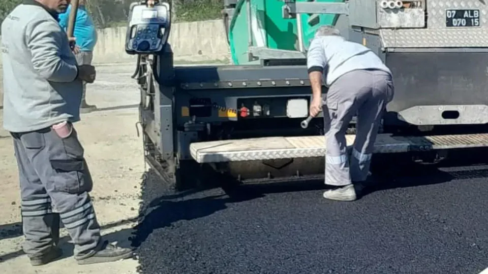 Korkuteli Belediyesi'nden 6 mahalleye sıcak asfalt ihalesi görseli