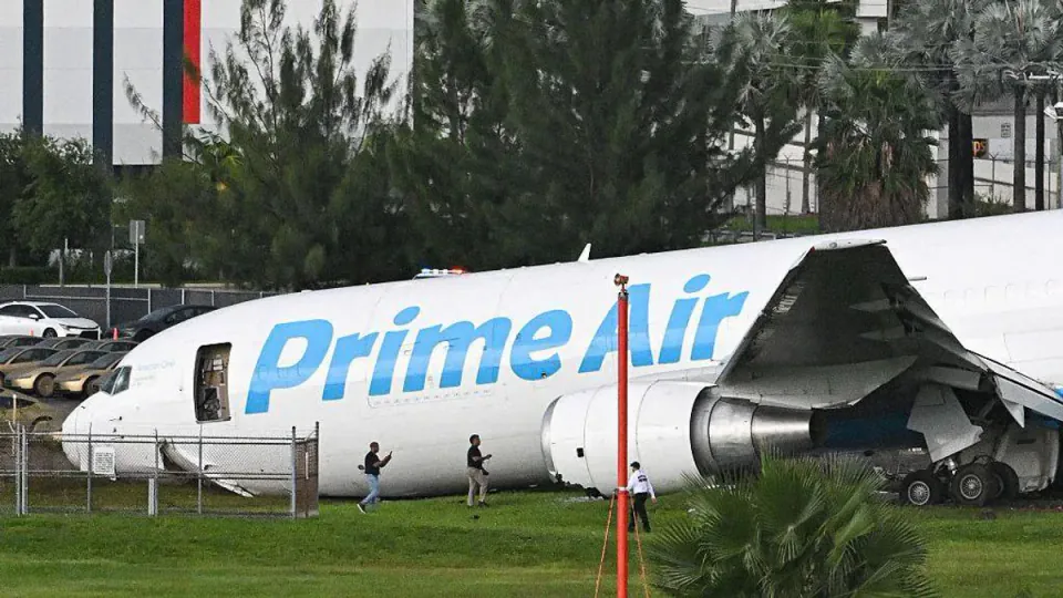 Amazon kargo uçağı Miami'de pistten çıktı: NTSB soruşturma başlattı, uçuşlar etkileniyor görseli