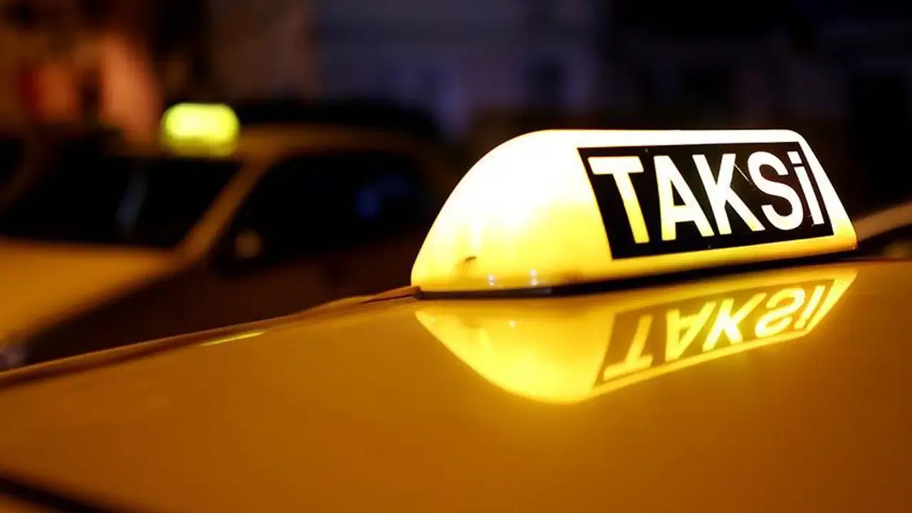 İstanbul'da Taksi Ücretleri Artırıldı: İşte Yeni Açılış ve Kısa Mesafe Bedeli İstanbul'da Taksi Ücretleri Artırıldı: İşte Yeni Açılış ve Kısa Mesafe Bedeli