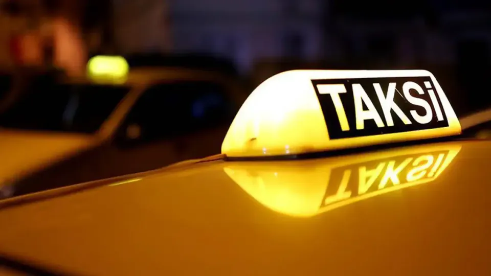 İstanbul'da Taksi Ücretleri Artırıldı: İşte Yeni Açılış ve Kısa Mesafe Bedeli görseli