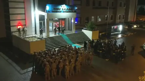 Eş Zamanlı Operasyonda 9 Şüpheli Yakalandı, 8'i Tutuklandı