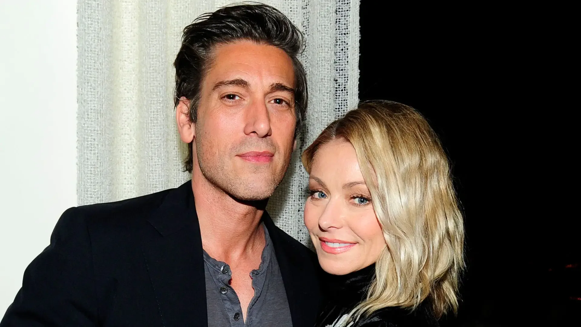 Kelly Ripa'dan David Muir'e Endişeli Uyarı: Canlı Yayında Şaşırtan Detay Kelly Ripa'dan David Muir'e Endişeli Uyarı: Canlı Yayında Şaşırtan Detay