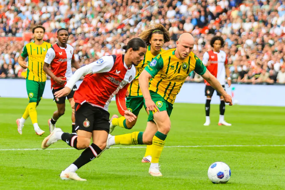 NEC - Feyenoord: Goffertstadion'da Zirve Çatışması, Moussa Krizi ve Priske'nin Rotasyon Sınavı görseli
