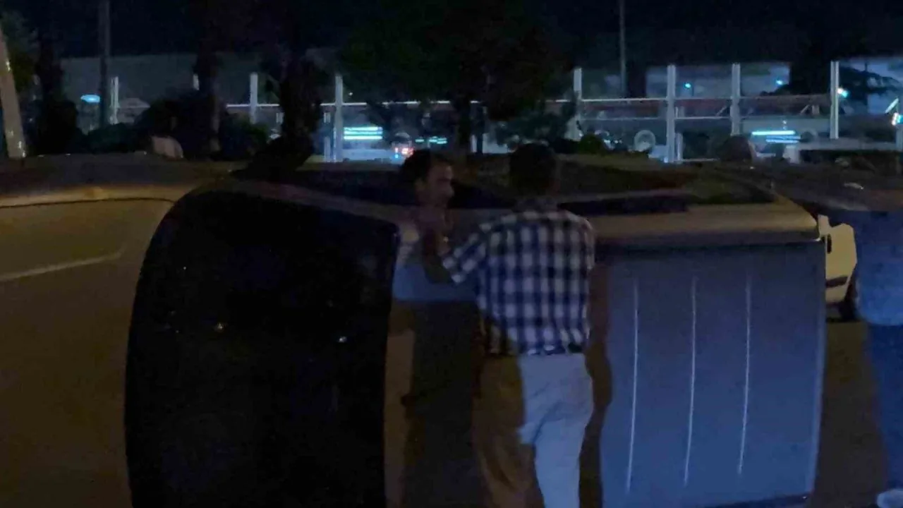 Kayseri'de Trafik Kazası: Yan Yatan Araçla Gitmek İsteyen Sürücü Ekipleri Şaşırttı Kayseri'de Trafik Kazası: Yan Yatan Araçla Gitmek İsteyen Sürücü Ekipleri Şaşırttı