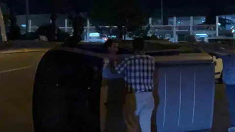 Kayseri'de Trafik Kazası: Yan Yatan Araçla Gitmek İsteyen Sürücü Ekipleri Şaşırttı