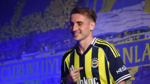 Fenerbahçe 3-0 Rizespor: Kerem Aktürkoğlu'nün 'Yarım Kalan' Gösterisi ve Tribünlerin Sessiz Çığlığı