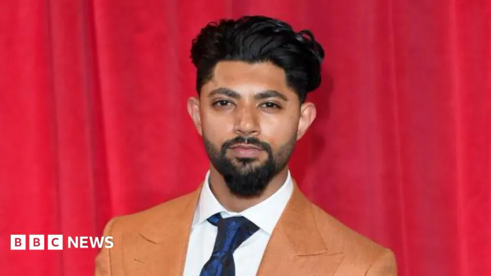 Coronation Street Oyuncusu Qasim Akhtar'dan Gazeteye Ağır Darbe görseli