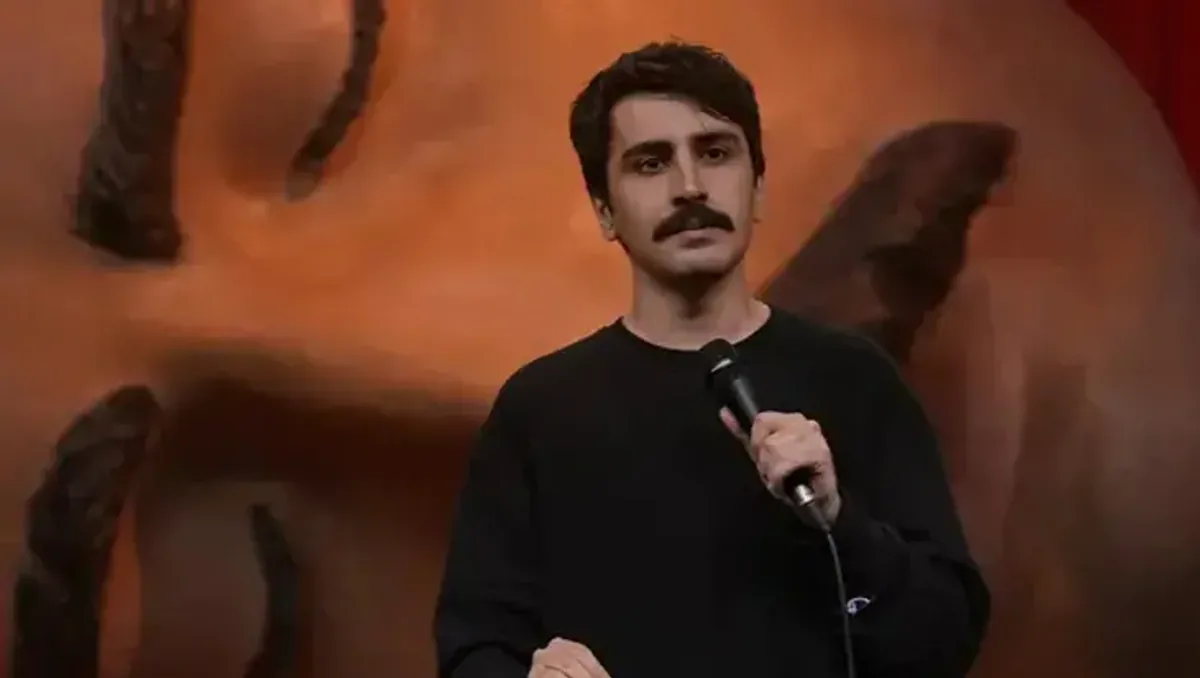 Komedyen Deniz Göktaş Havalimanında Gözaltına Alındı Komedyen Deniz Göktaş Havalimanında Gözaltına Alındı