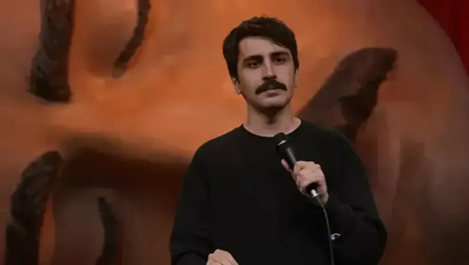 Komedyen Deniz Göktaş Havalimanında Gözaltına Alındı görseli