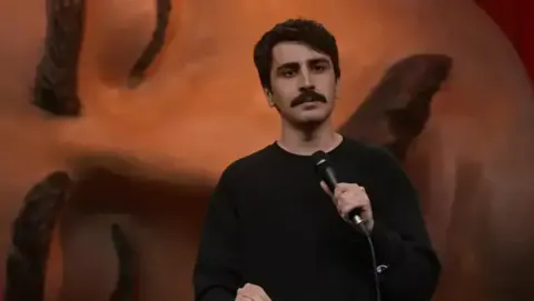 Komedyen Deniz Göktaş Havalimanında Gözaltına Alındı