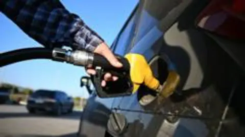 Motorin 100 TL'yi kırdı, İstanbul'da pompa fiyatı 100,44 TL oldu
