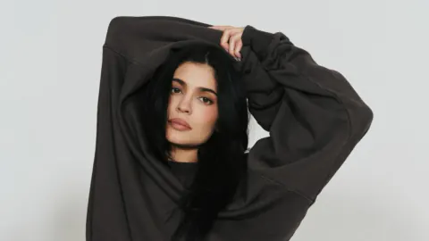 Kylie Jenner'den KHY Koleksiyonu: Yeni Çekim Sosyal Medyada Gündem Oldu