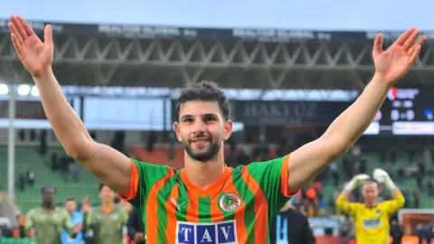 Beşiktaş Ümit Akdağ transferinde Alanyaspor ile anlaştı