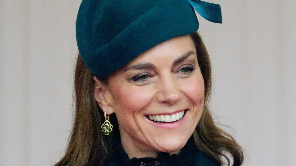 Kate Middleton, Melinda French Gates ile gizli toplantıda Prens William'ın hediyesiyle göründü görseli