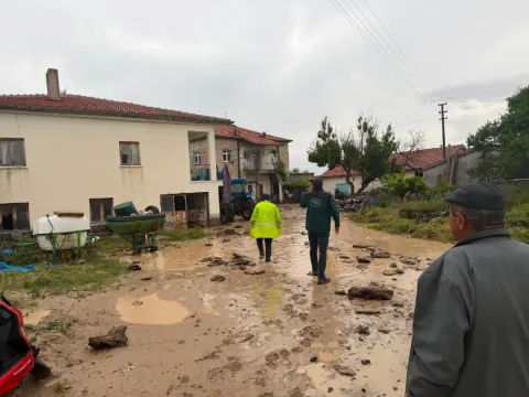 Aksaray'da Sel Alarmı: Şehirde 17 Farklı Noktadan Su Baskını İhbarı Geldi