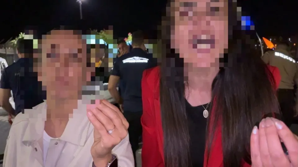 Kayseri'de Bebeğini Arabada Unutan Anne Gazetecilere Saldırdı görseli