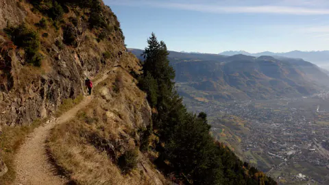 Güney Tirol'de Facia: Alman Turist 200 Metreden Düştü