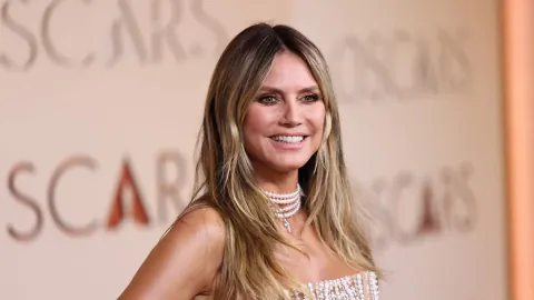 Heidi Klum, Tekne Tatilinde Işıltılı Bikinisiyle Göz Atıyor