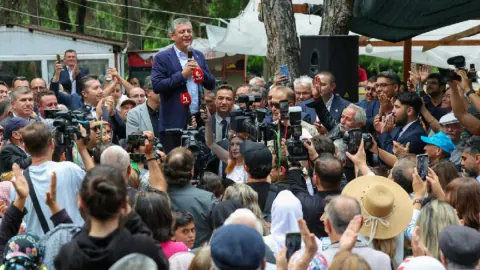 Özgür Özel'den Burdur'da Cumhurbaşkanı Erdoğan'a Meydan Okuma