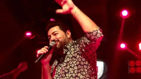Serkan Kaya Berlin'de Korku Dolu Anlar Yaşadı: Kaldığı Otel Tahliye Edildi